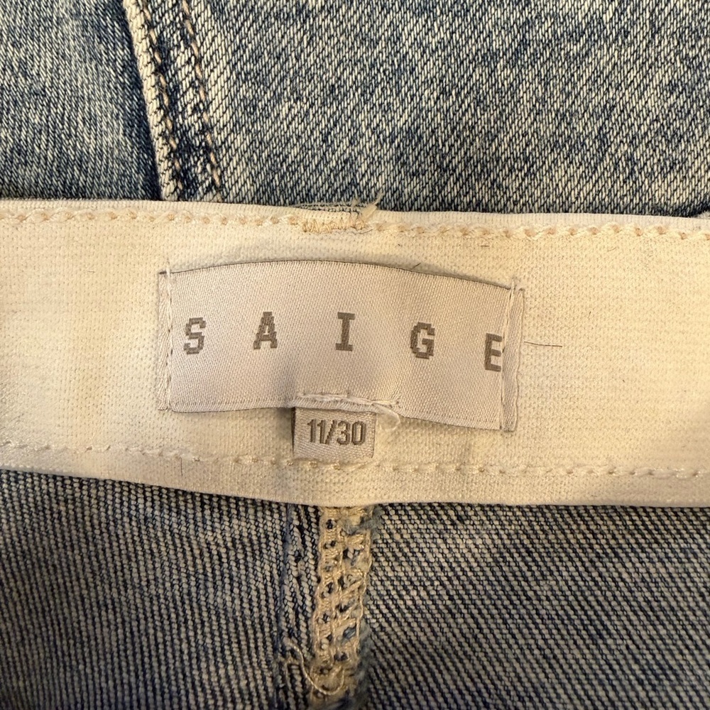 Saige High Rise Flare Jeans Size 11/30 Acid Wash Vertical Seam Detail Stretch - Picture 5 of 12